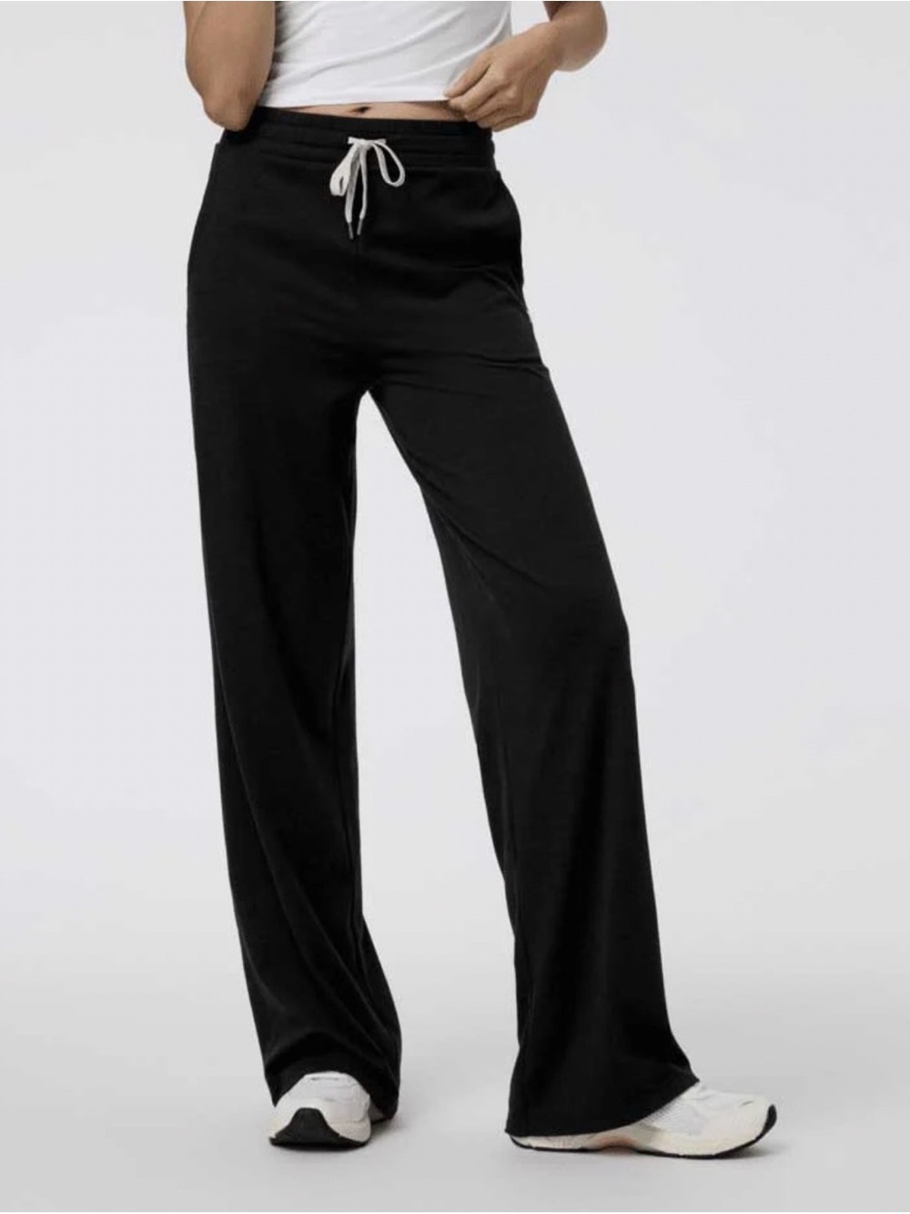 Vuori: Women's Halo Essential Wideleg Pant Sz M Black  Athletic S26